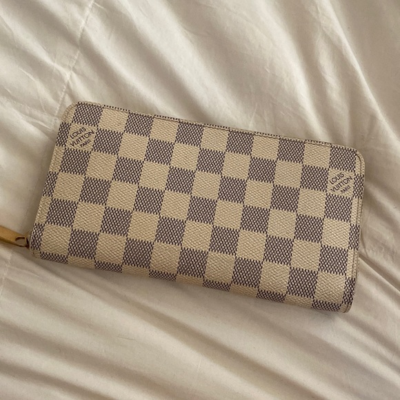 Louis Vuitton | 2007 Damier Azur Pattern Zippy Wallet - Picture 12 of 13